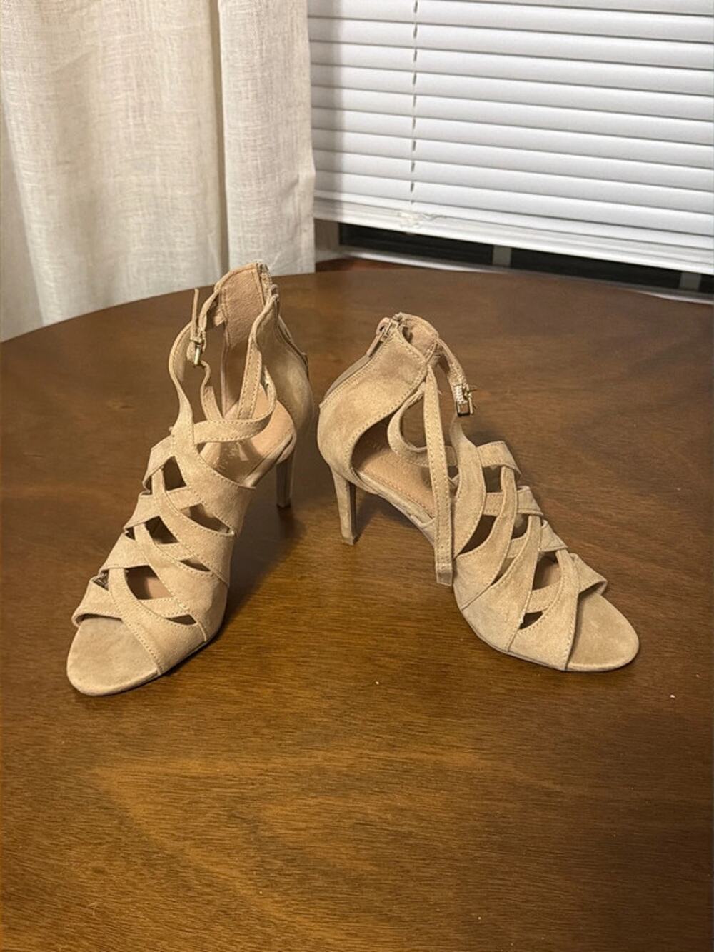 Christian Siriano cross weave zipper back pumps 6.5 beige EUC 334